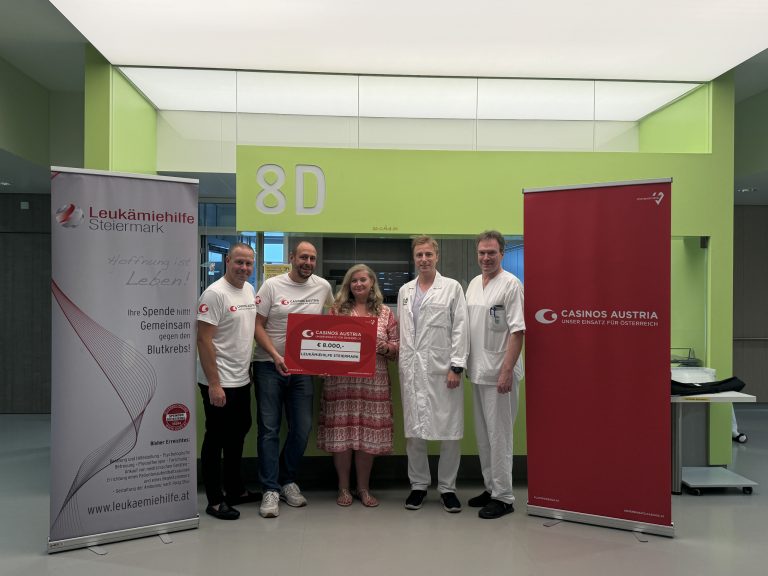 Leukaemiehilfe Scheckuebergabe 1 scaled 1