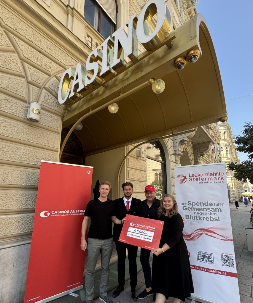 UEFO Leukamiehilfe Scheckubergabe Hochformat 2025 08 2 scaled e1756334558949